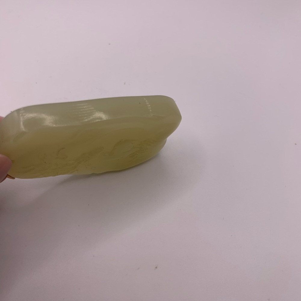 Gorgeous Hetian Jade necklace with carved deer detailing - Picture 4 of 7